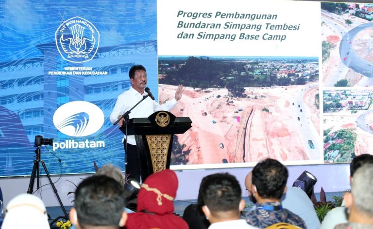 Hadiri Acara Dies Natalis angkatan ke-21 Poltek Negeri Batam, Wali Kota : Jangan Merasa Minder yakin Kalau Kita Bisa 2 264260847_2265401800266440_6985605203238682950_n