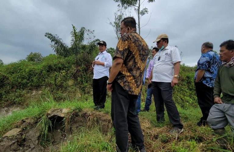 Dengarkan Aspirasi Warga Nagori Mekar Sari, Bupati Simalungun Perintahkan PSDA Segera Perbaiki Irigasi Rusak 5 IMG-20211213-WA0036