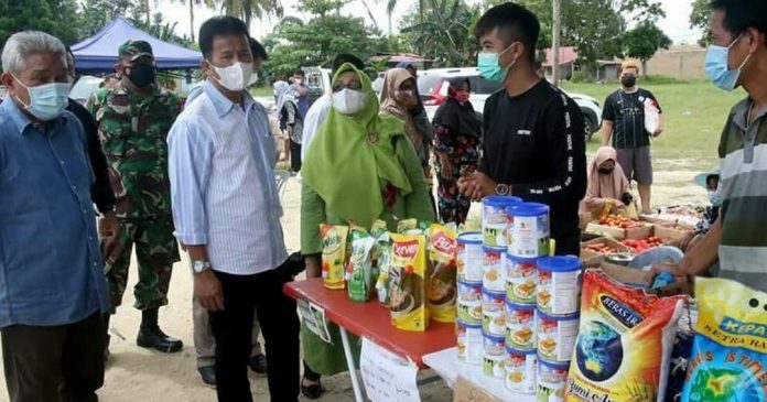 Pemerintah Kota Batam Gelar Operasi Pasar Murah di 9 Kecamatan Menjelang Natal 2021 dan Tahun Baru 2022 6 IMG_13122021_130545_1080_x_566_piksel-696x365