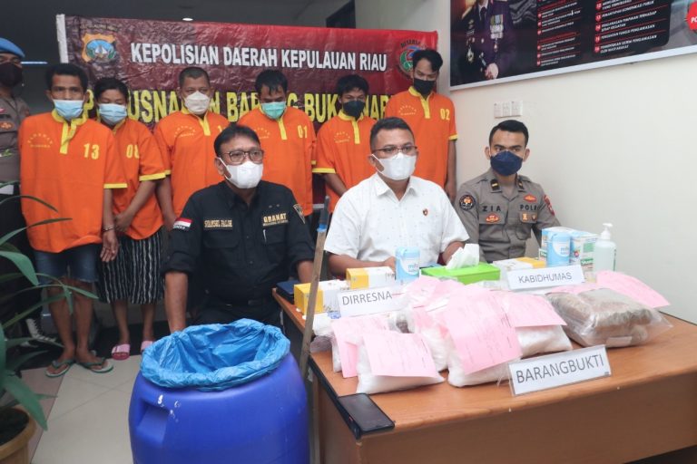 Ditresnarkoba Polda Kepri Musnahkan Narkotika Jenis Sabu dan Ganja, Hasil Ungkap Kasus Januari - Februari 2022 4 IMG-20220216-WA0022