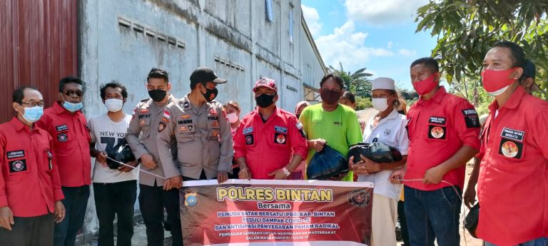 Perduli Terhadap Masyarakat, Polres Bintan bersama Pemuda Batak Bersatu Bintan Selenggarakan Kegiatan Bakti Sosial 7 IMG-20220219-WA0042