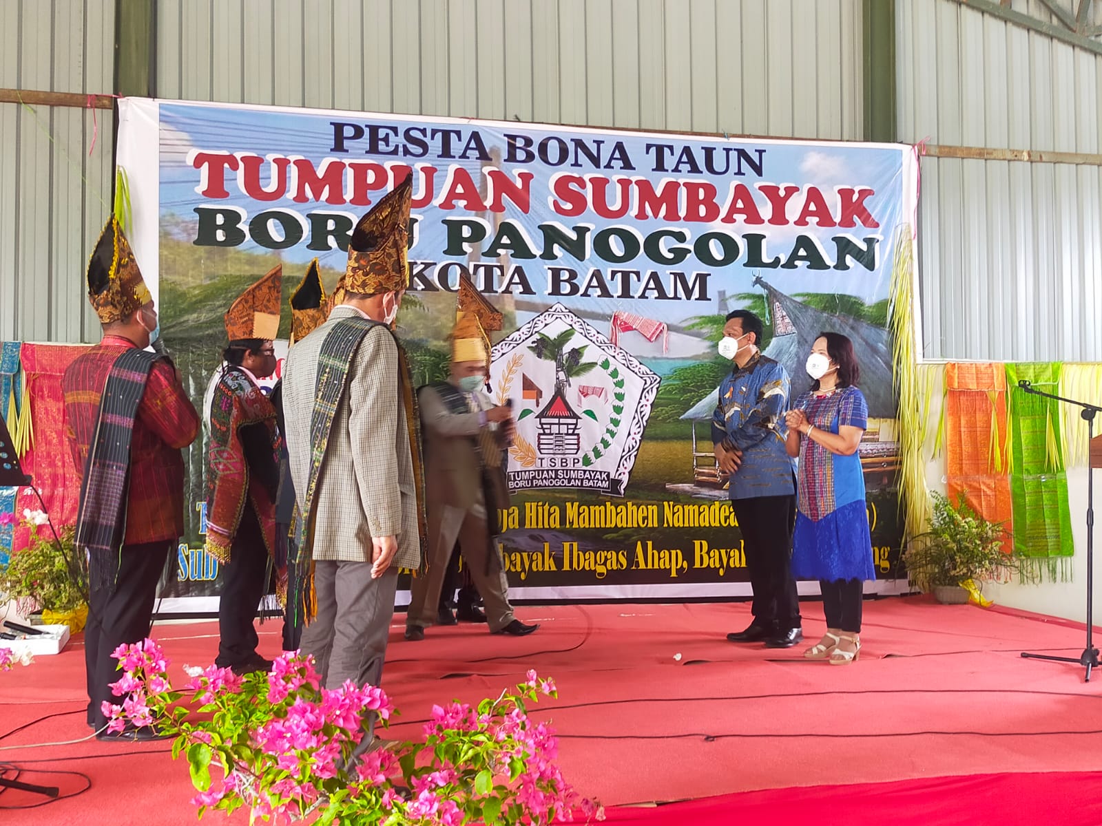 Jalin Silaturahmi dengan Masyarakat, Anggota DPD RI Dapil Kepri, Richard Pasaribu Hadiri Acara Bona Taon Marga dan STM 1 IMG-20220223-WA0018