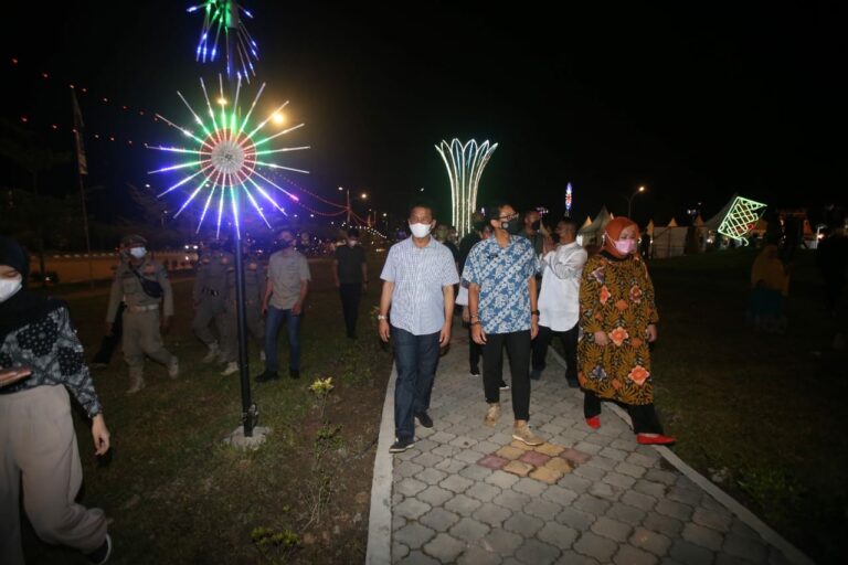 Menparekraf Resmi Buka Batam Wonderfood & Art Ramadhan di Taman Dang Anom 4 277367946_2354266841379935_2644061781227823448_n-768x512