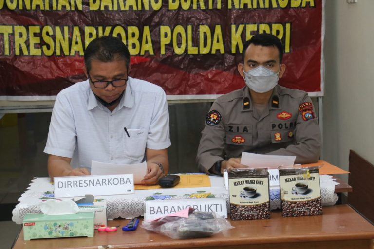 Polda Kepri Gelar Pemusnahan Barang Bukti Narkotika Jenis Ganja 6 IMG-20220317-WA0057