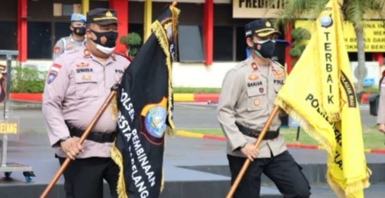 69545d3d425fa5d5d4e783c1c7b11b32c2335b0b975e9d7e3e706b9d324184a2.0