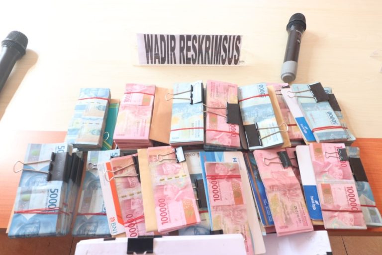 Polda Kepri Ungkap Kasus Tindak Pidana Korupsi dengan Nilai Kerugian Keuangan Negara Rp. 6.2 Miliar 6 IMG-20220411-WA0022