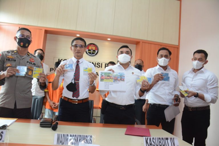 Tiga Unit Mini Bus Angkutan Umum 'Warna Merah' Diamankan Ditreskrimsus Polda Kepri 1 IMG-20220418-WA0027