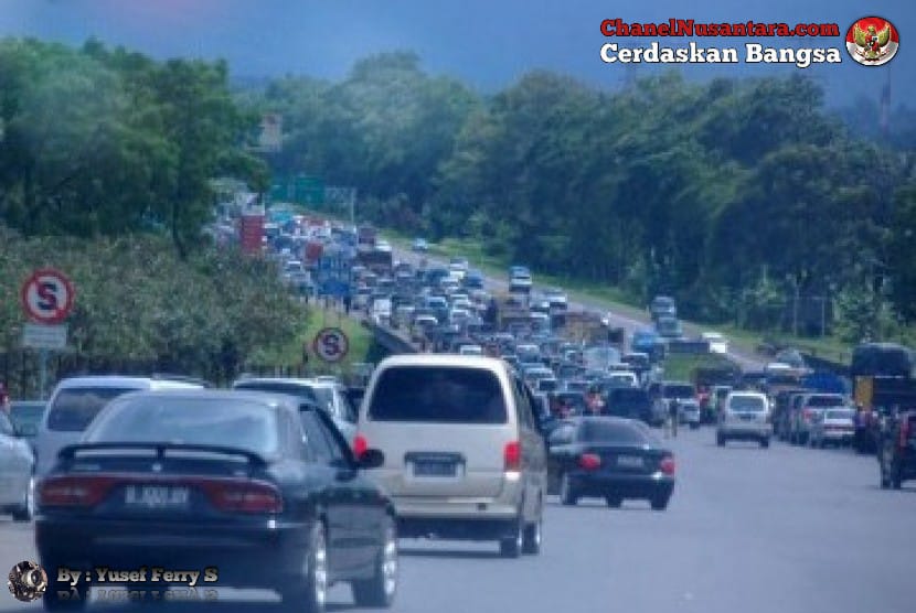 Protes Akibat Terjebak Macet, Beberapa Warga Memblokir Jalan di Tol Cipularang 1 IMG-20220429-WA0020