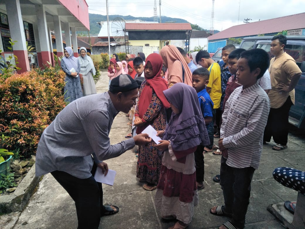 Bersedekah di Bulan Suci Ramadhan, Kumpulan Hami Halak Sipirok (HHS) Berbagi Kebahagiaan bersama Anak Yatim - Piatu 2