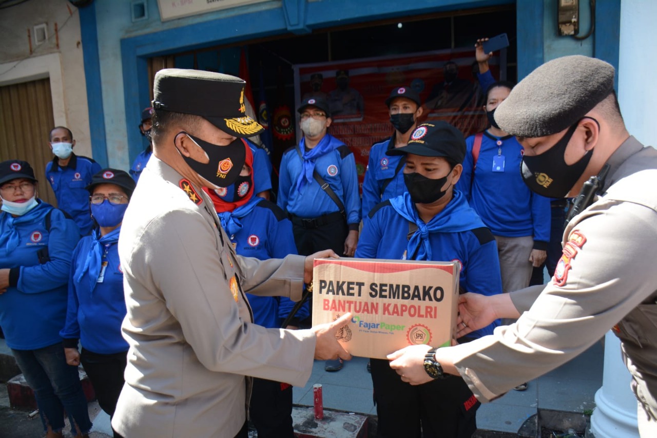 Kapolri Berikan 1000 Paket Sembako kepada K-SPSI Provinsi Kepri yang Diserahkan Oleh Kapolda Kepri 1 IMG-20220512-WA0022