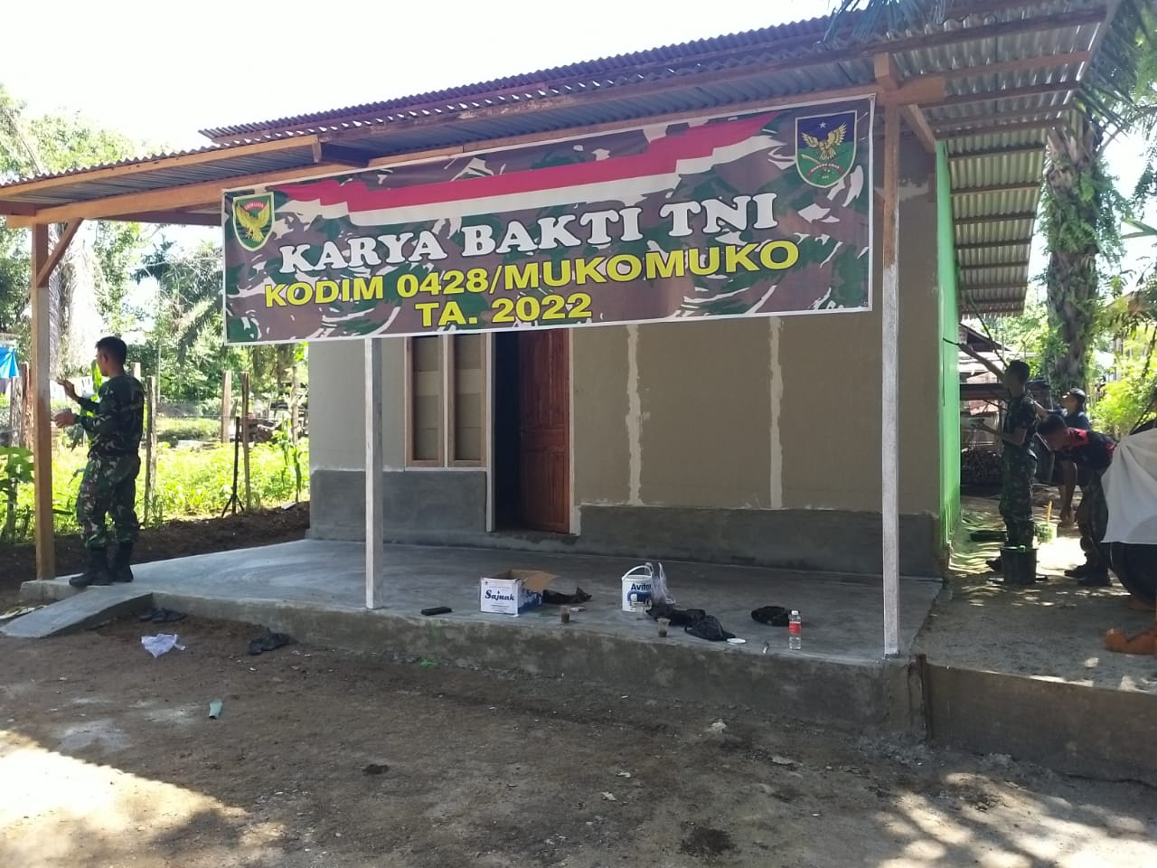 Anggota Satgas TMMD Ke-113 Kodim 0428/MM Lanjutkan Perehapan Rumah RTLH Milik Pak Sutaji 1 IMG-20220514-WA0108