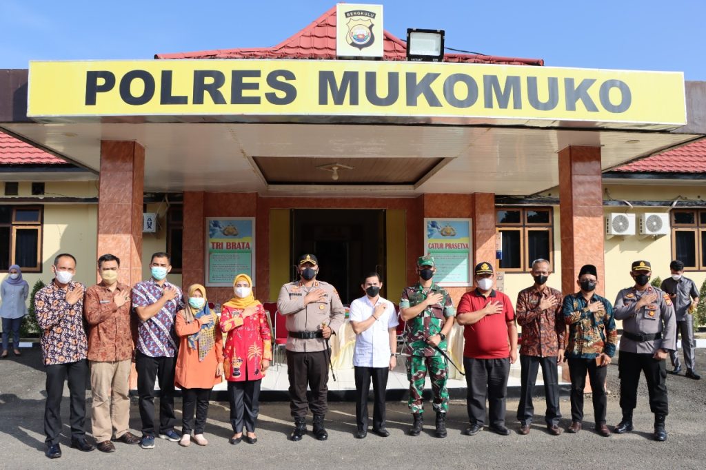 Polres Mukomuko Gelar Apel Pasukan Pengamanan TPS Pilkades Serentak se-Kabupaten Mukomuko 4