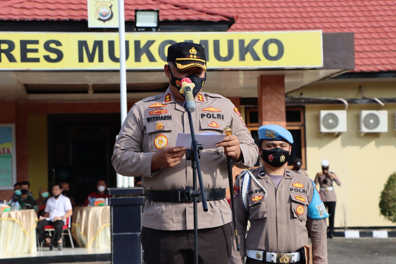 Polres Mukomuko Gelar Apel Pasukan Pengamanan TPS Pilkades Serentak se-Kabupaten Mukomuko 1 IMG-20220515-WA0068