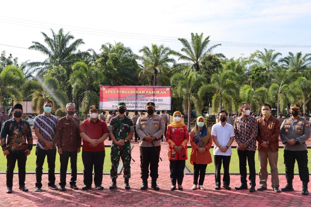 Polres Mukomuko Gelar Apel Pasukan Pengamanan TPS Pilkades Serentak se-Kabupaten Mukomuko 3