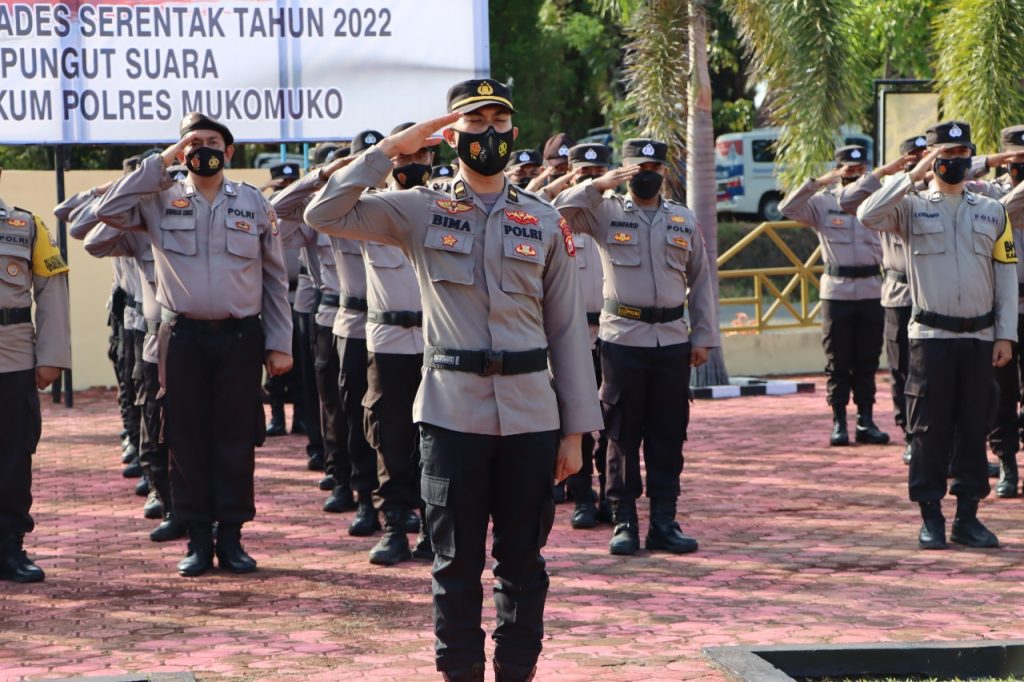 Polres Mukomuko Gelar Apel Pasukan Pengamanan TPS Pilkades Serentak se-Kabupaten Mukomuko 5
