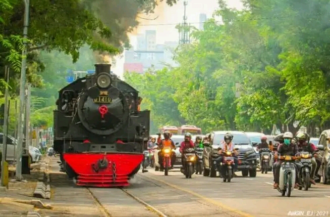 Di Surakarta, Kereta Api Jalan Di Tengah Kota ! Kok Bisa ? 1 IMG-20220515-WA0157