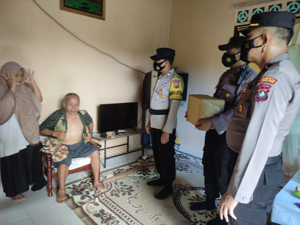 Wujud Kepedulian terhadap Warga, Polsek Belakang Padang Serahkan Bantuan Sosial 2