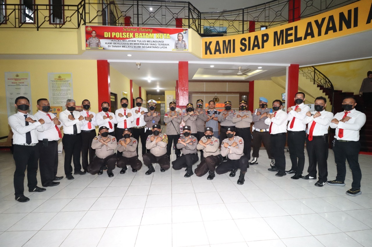 Jalin Silaturahmi, Kapolresta Barelang Laksanakan Kunjungan Kerja di Zona 2 Polsek Jajaran Polresta Barelang 1 IMG-20220519-WA0083