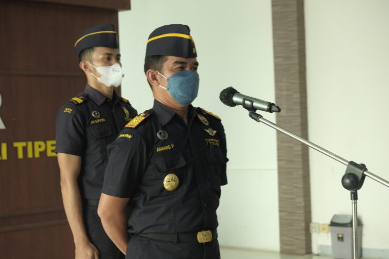 Lantik Pejabat Fungsional, KPU Bea Cukai Batam: Terus Amanah, Jaga Integritas dan Nama Baik Instansi 1 Pelantikan-Pejabat-Fungsional-Bea-Cukai-Batam-1-768x512