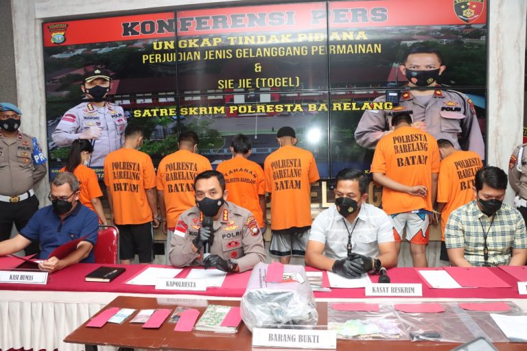 Polresta Barelang Ungkap Tindak Pidana Perjudian Gelper dan Togel Hongkong 3 IMG-20220818-WA0055