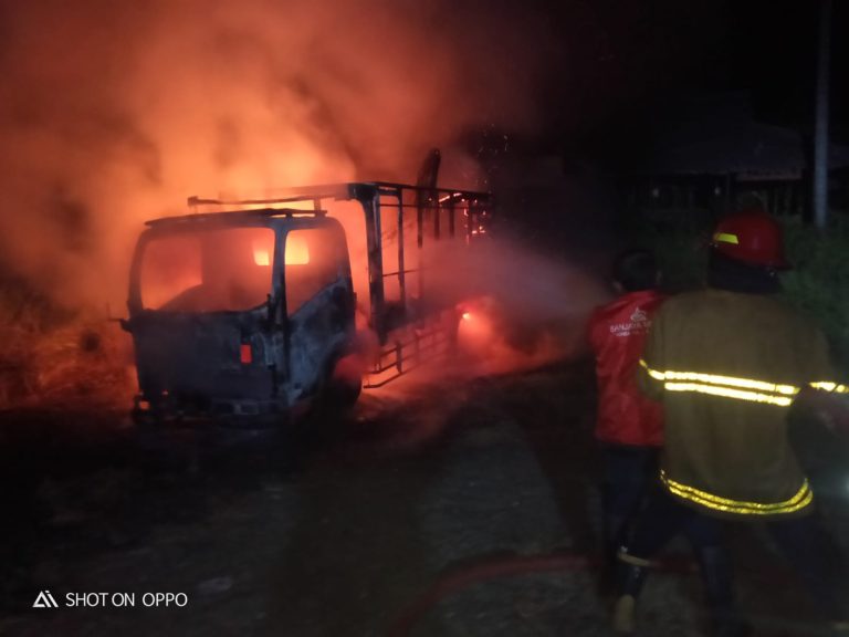 truk terbakar