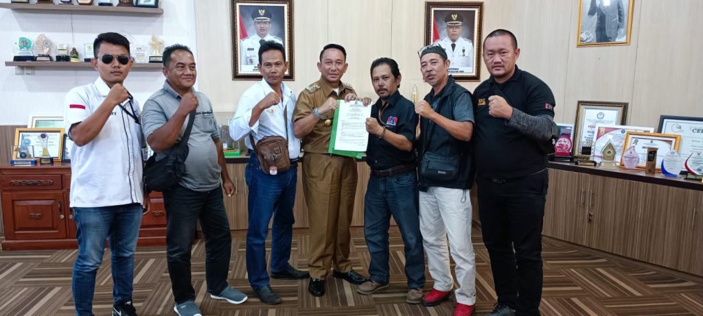Jalin Sinergitas, Pengurus DPC PJS Beltim Laksanakan Diskusi Publik dengan Bupati 1 IMG-20230308-WA0104