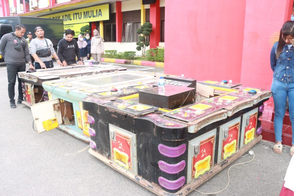 Tim Gabungan 'Operasi Pekat' Obrak-abrik Simpang DAM, Kampung Aceh Batam 4