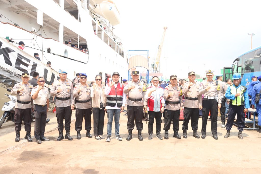 Kapolda Kepri Tinjau Arus Mudik di Pelabuhan Batu Ampar 1 IMG-20230417-WA0157