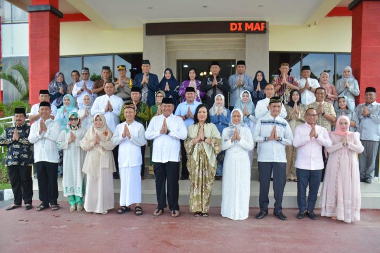 Rayakan Hari Kemenangan Idul Fitri 1444 H, Polda Kepri Gelar Halal Bihalal 1 IMG-20230422-WA0294-750x500