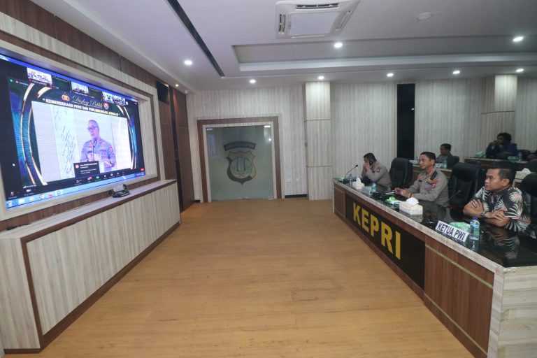 Insan Pers bersama Kabidhumas Polda Kepri Ikuti Diskusi Publik Dialog Penguatan Internal Polri 5 Polda kepri untuk chanelnusantara.com