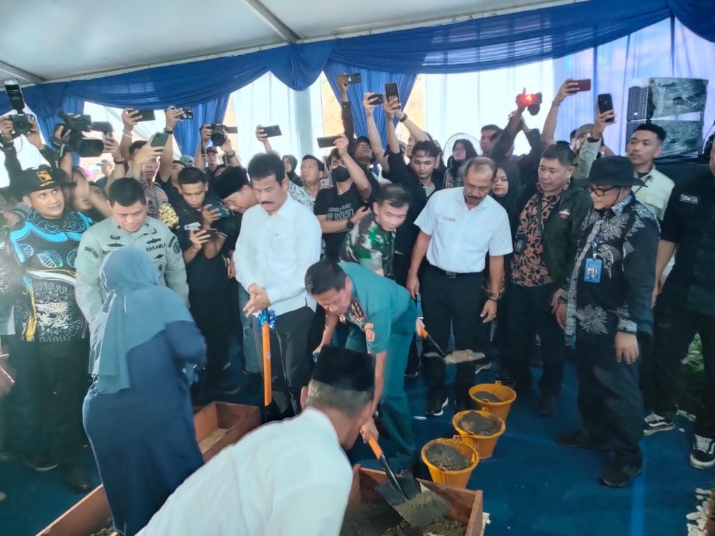 Peletakan Batu Pertama Rumah Contoh Rempang Eco-City Disambut Warga dengan Antusias 1 IMG-20240110-WA0374