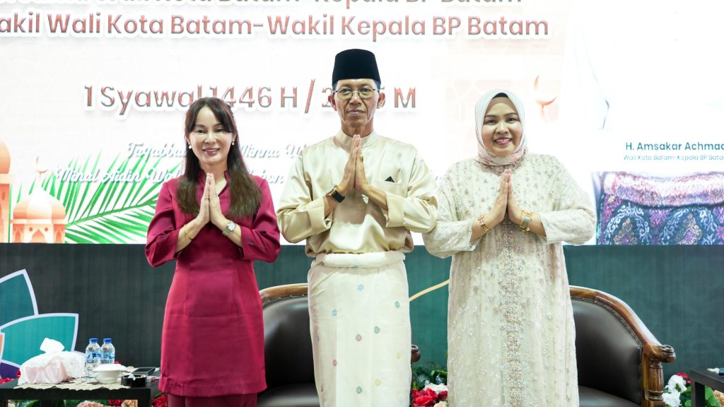 Amsakar Achmad Sholat Berjamaah Idul Fitri bersama Ribuan Umat Muslim 1 IMG-20250401-WA0028