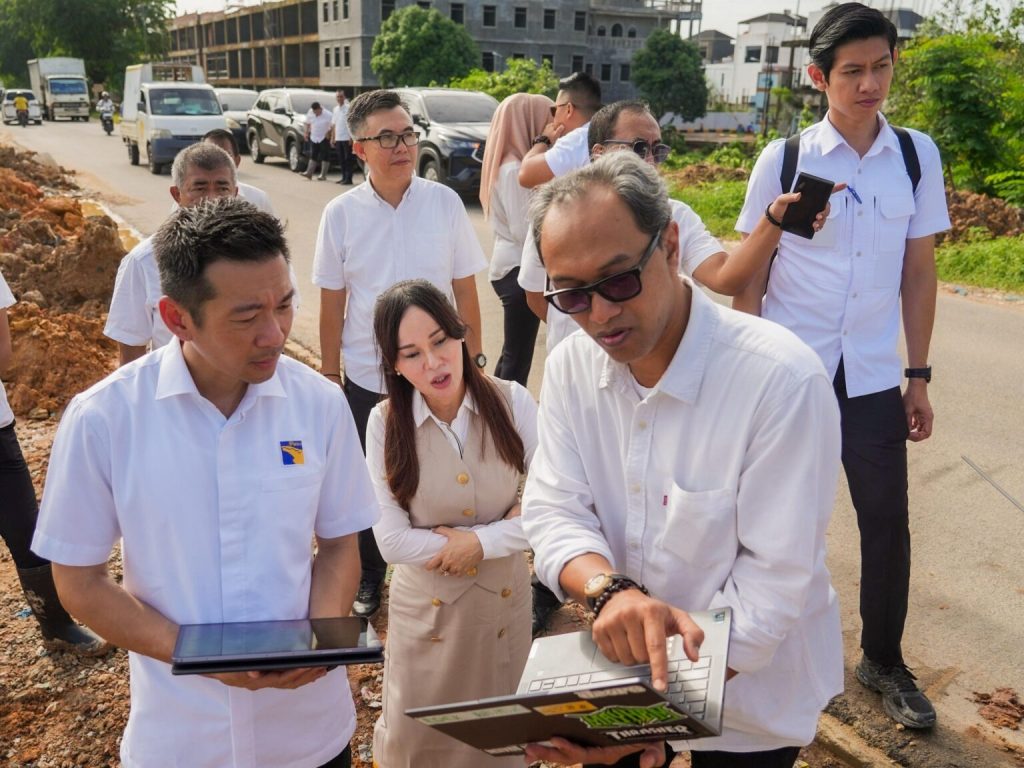 Gerak Cepat Tangani Banjir, Li Claudia Tinjau Lokasi Penyebab Banjir 1 IMG-20250506-WA0155