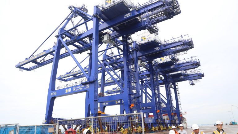4 STS Crane Baru Tingkatkan Kapasitas Pelabuhan ke 900.000 TEUs 2 IMG-20250521-WA0119