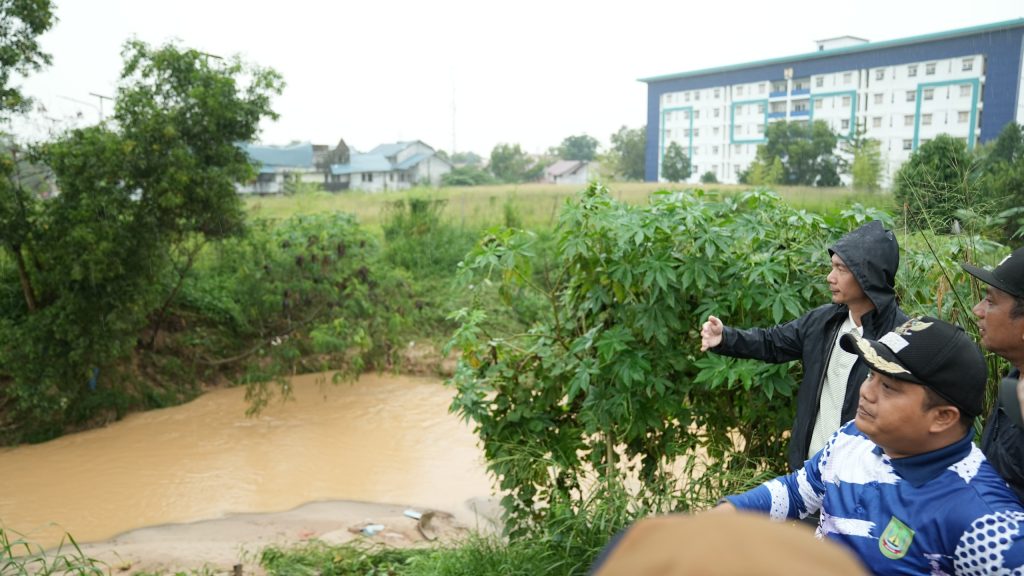 Deputi VII BP Batam Komitmen Atasi Persoalan Banjir di Batam 1 WhatsApp Image 2025-05-21 at 09.33.51