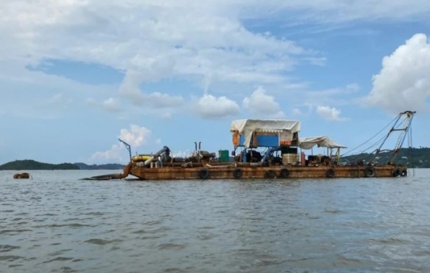 Aktivitas Penyedotan Pasir Dilokasi Milik PT BNI Menjadi Sorotan Warga Pesisir 1 1758465088469