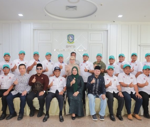 DPRD Kepri Sambut Kunjungan Hormat Adun Negeri Johor 1 1763395357186