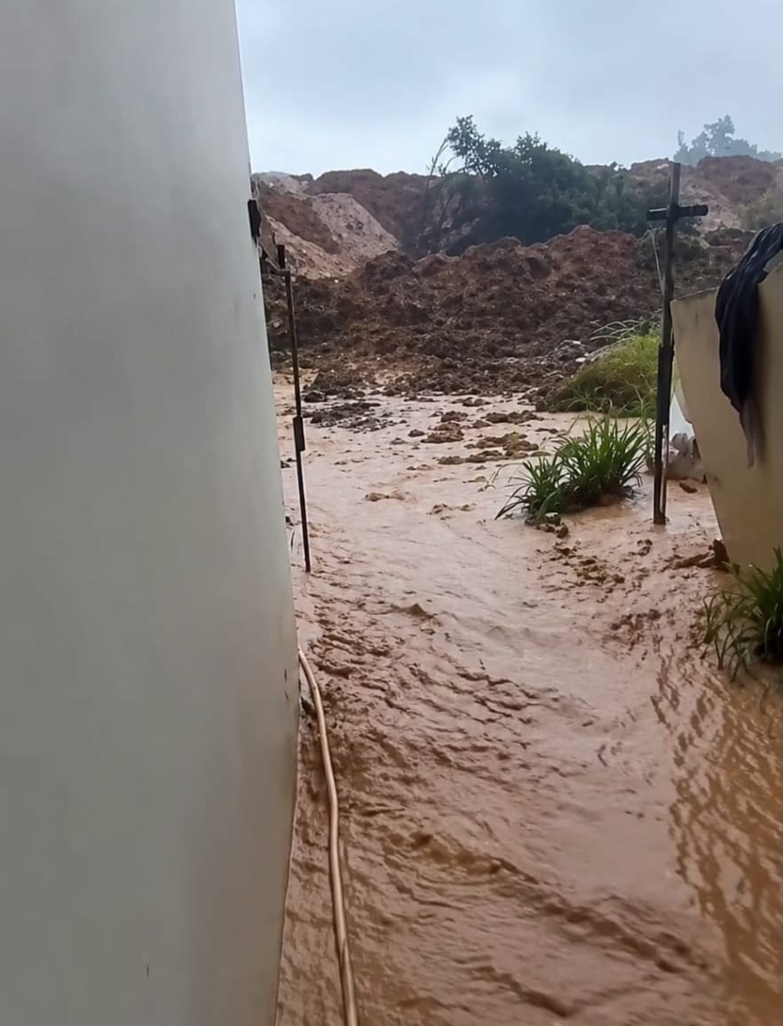 Dapat Kiriman Lumpur Akibat Aktivitas Cut and Fill, Warga Perumahan BIP Meradang 2