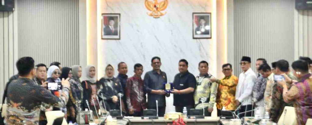 dprd batam 4
