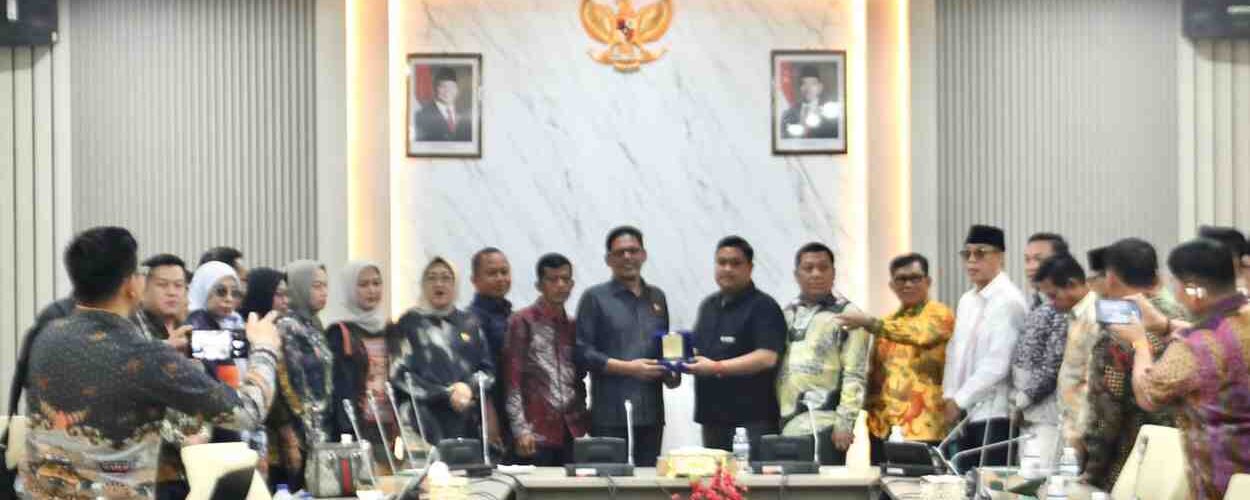 dprd batam 4