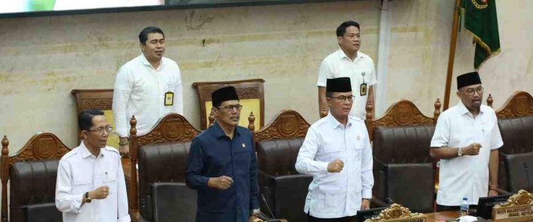 dprd batam 8
