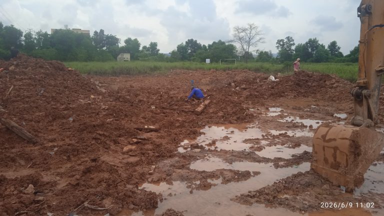Pematangan Lahan di Tanjung Uncang, Ditemukan Potongan Logam dan Material Menyerupai Scrap 3 IMG-20260619-WA0150