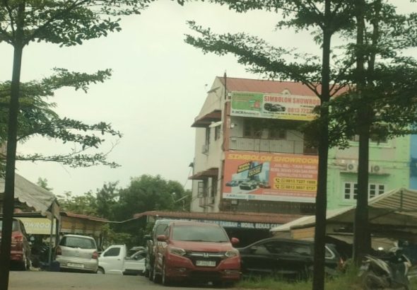 Showroom Mobil di Batam Diduga Manfaatkan Bahu Jalan dan Jalur Hijau untuk Parkir Dagangan 18 Screenshot_2026-06-01-20-18-31-16_99c04817c0de5652397fc8b56c3b3817-768x570